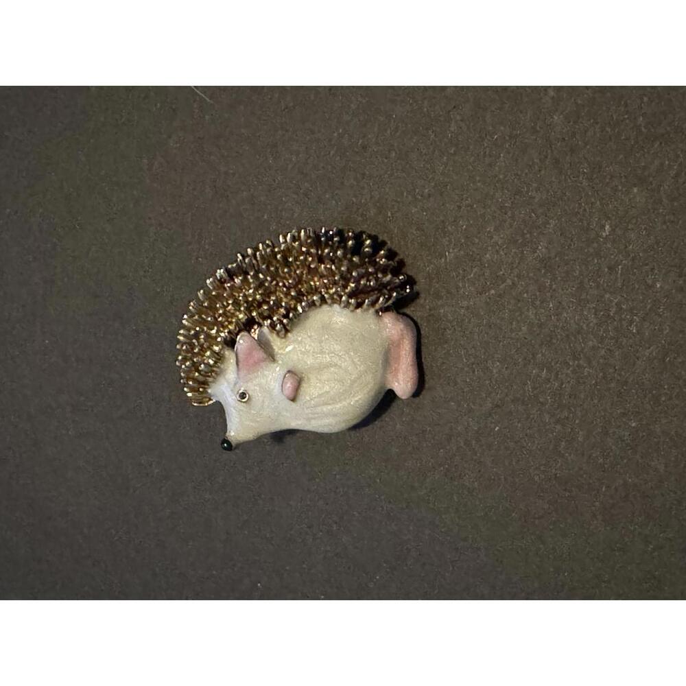 Cute Vintage Hedgehog Brooch - Picture 1 of 3